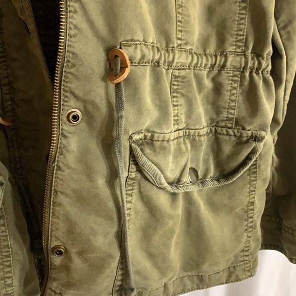 Green jacket - Picture 2 of 3